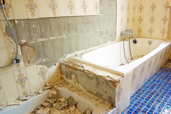 Bathtub Demolition in Santa Maria